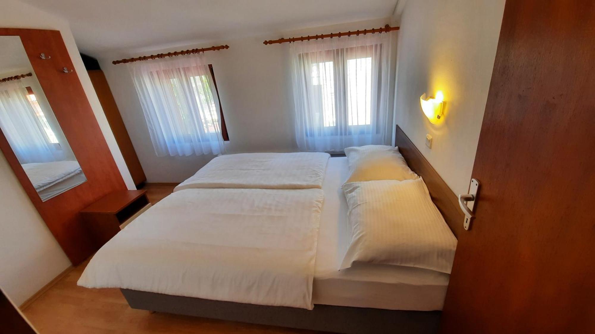 Apartment Pulic Rab Town Buitenkant foto