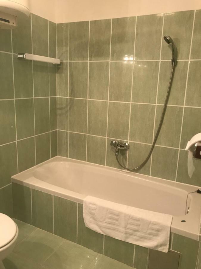 Apartment Pulic Rab Town Buitenkant foto
